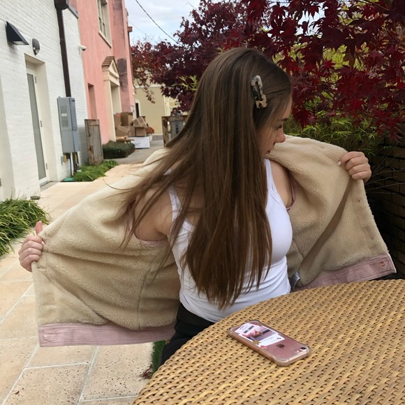 Meet your Posher, Kendra - Picture 1 of 1